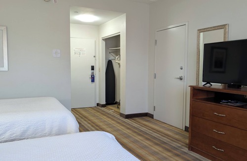 Essington Hotel | Harbor Pointe Inn PHL Airport