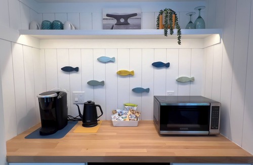 York Apartment | Harbor View – A Chic and Cozy Retreat for 2! Close to Harbor, York River