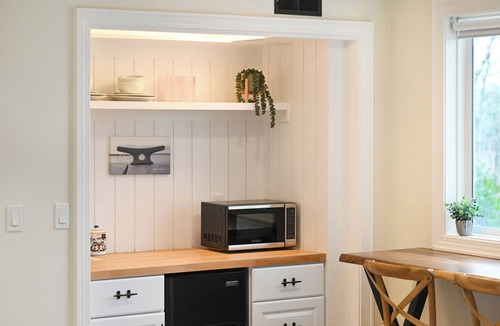 York Apartment | Harbor View – A Chic and Cozy Retreat for 2! Close to Harbor, York River