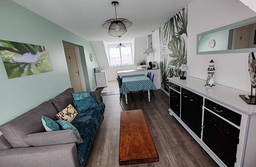 Guilvinec Apartment | Harbor view apartment 2nd floor