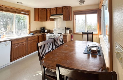 Gold Beach Cottage | Harbor View Cottage - Unit A