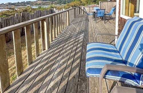 Gold Beach Cottage | Harbor View Cottage + Studio - Gold Beach, Oregon