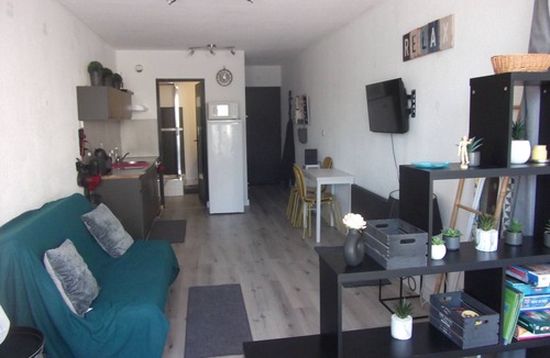 Port Rive Gauche Apartment | Harbor view, swimming pool, air conditioning, wifi