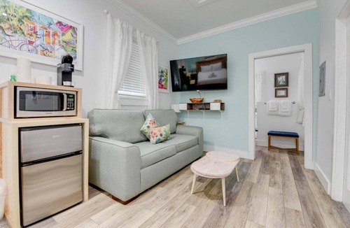 Historic Seaport House | Harbor Walk Hideaways | Group Compound In Old Town, Pool!
