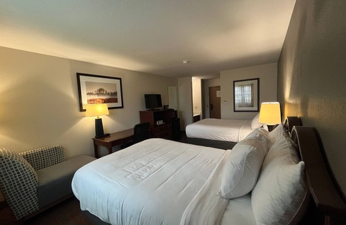 Sheboygan Hotel | Harbor Winds Hotel