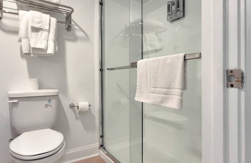 Rockland Hotel | Harborline Hotel