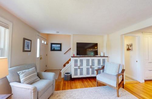 Falmouth House | Harborside Retreat
