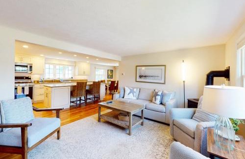 Falmouth House | Harborside Retreat