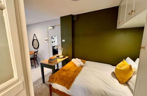 Elizabeth Bay Apartment | Harborside Studio Apt Walk to Shops Eateries