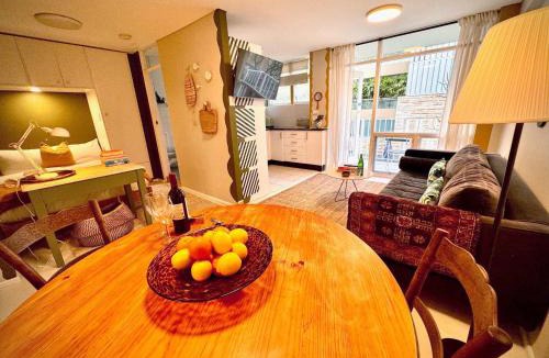 Elizabeth Bay Apartment | Harborside Studio Apt Walk to Shops Eateries