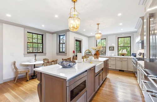 Newport House | Harborview Suite – Harbor Views & Timeless Luxury