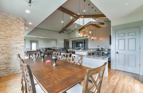 Hitchcock Bed & Breakfast | Harborwalk Lodge