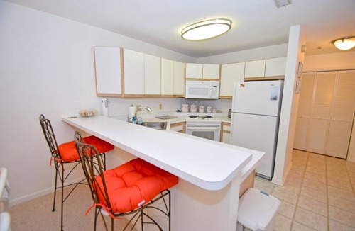 Heron Harbour Isle Condo | Harbour Club G7-Baywater 120th St, Free WiFi, Pool, W/D, AC