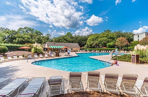 Harbour Town Condo | Harbour Cove-Remodeled Luxury Steps from the Lighthouse in Harbour Town