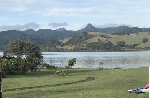 Pauanui House | Harbour Edge Bach for you