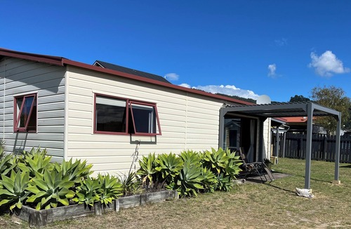 Pauanui House | Harbour Edge Bach for you