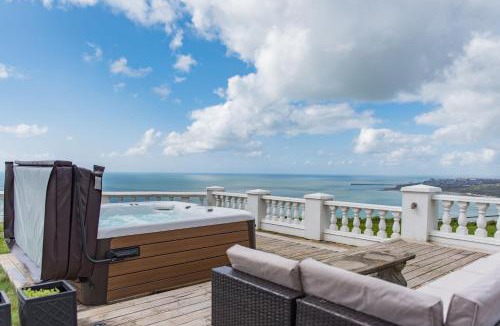 Folkestone House | Harbour Heights by Bloom Stays