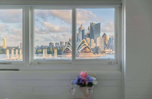 Kirribilli Apartment | Harbour & Heritage , Elegant Escape in Kirribilli