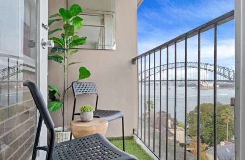 McMahons Point Apartment | Harbour Horizons - Chic Studio Above Sydney's Icons