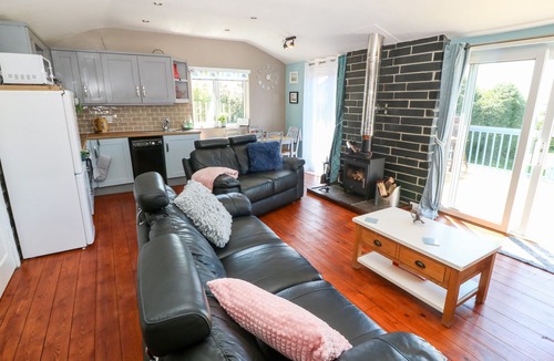 Cylch-Y-Garn Cottage | HARBOUR LIGHTS, pet friendly, country holiday cottage in Church Bay