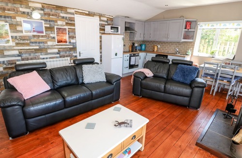 Cylch-Y-Garn Cottage | HARBOUR LIGHTS, pet friendly, country holiday cottage in Church Bay