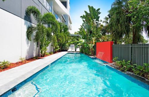 Biggera Waters Hotel | Harbour Quays Apartments