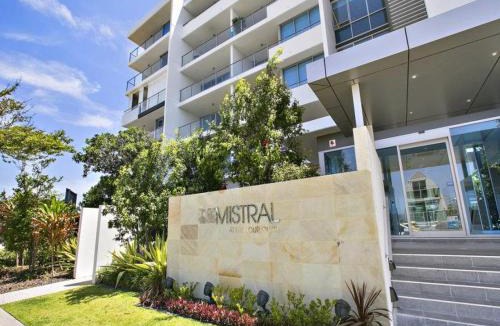 Biggera Waters Hotel | Harbour Quays Apartments