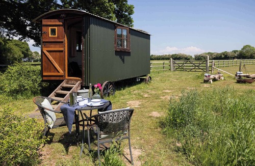 Emsworth Apartment | Harbour Ranch Hut - Rustic Countryside Escape