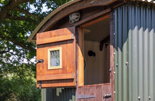 Emsworth Apartment | Harbour Ranch Hut - Rustic Countryside Escape