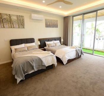 McCracken Hotel | Harbour Retreat