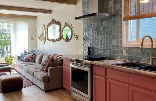 Harbourview House | Harbour side Urban Anchor, close to everything!