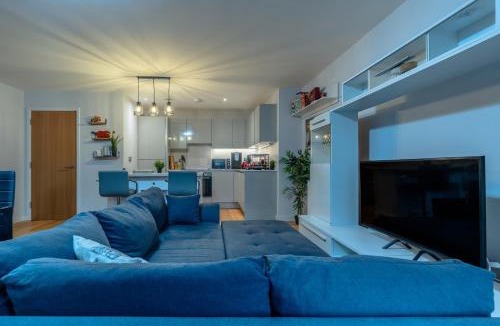 Bristol Floating Harbour Apartment | Harbour View Balcony and Projector Cinema