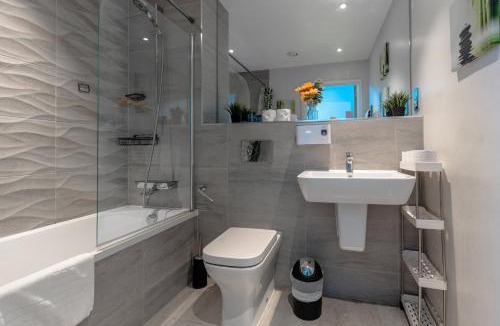 Bristol Floating Harbour Apartment | Harbour View Balcony and Projector Cinema