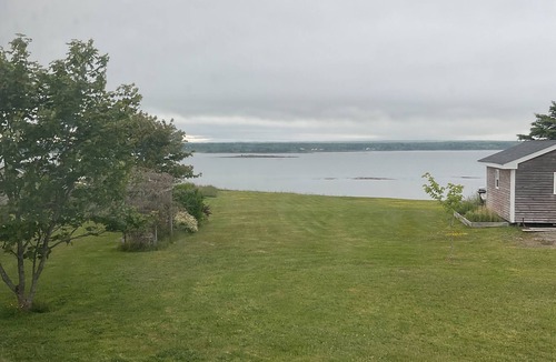Pubnico House | Harbour view home in West Pubnico. Quiet neighbourhood, great place to relax.