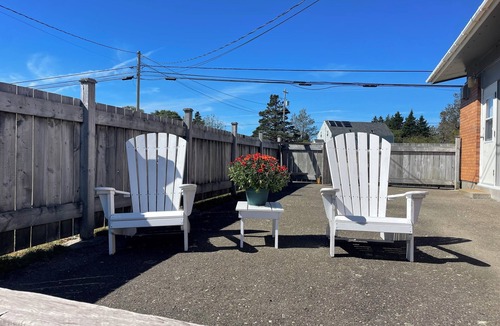 Pubnico House | Harbour view home in West Pubnico. Quiet neighbourhood, great place to relax.