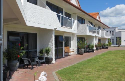Ahuriri Hotel | Harbour View Motel on Ahuriri Beach in Napier NZ with sea view suites
