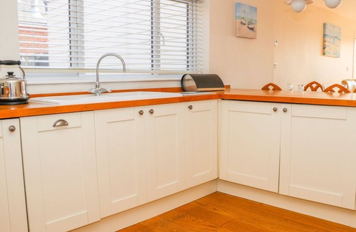 Christchurch Cottage | Harbour View, Mudeford