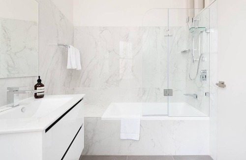 Dawes Point Apartment | Harbour View on Windmill St, Apt. 4