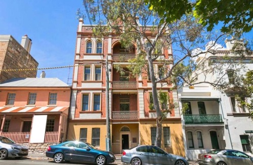 Dawes Point Apartment | Harbour View on Windmill St, Apt. 4