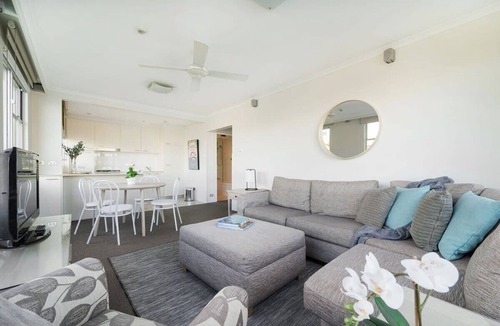 McMahons Point Apartment | Harbourside 32 Summar