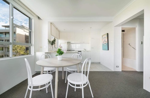 McMahons Point Apartment | Harbourside 32 Summar