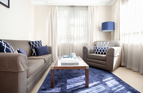 McMahons Point Apartment | Harbourside Apartment with Spectacular Pool