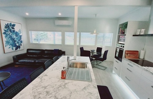 Coromandel House | Harbourside Cottage ~ Luxury Accommodation