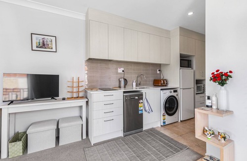 Gulf Harbour Cottage | Harbourside Haven - Whangaparāoa Studio Apartment