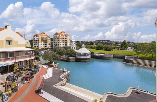 Gulf Harbour Cottage | Harbourside Haven - Whangaparāoa Studio Apartment