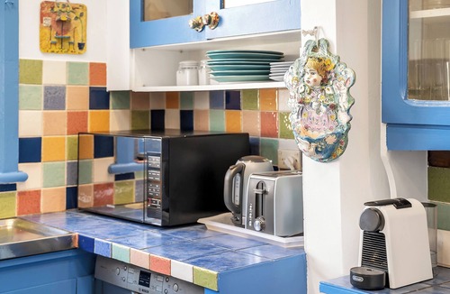 McMahons Point Apartment | Harbourside pad with waterfront views