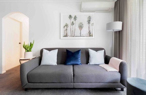 Elizabeth Bay Apartment | Harbourside Style, 2 Bed, A/C, Pool -Elizabeth Bay