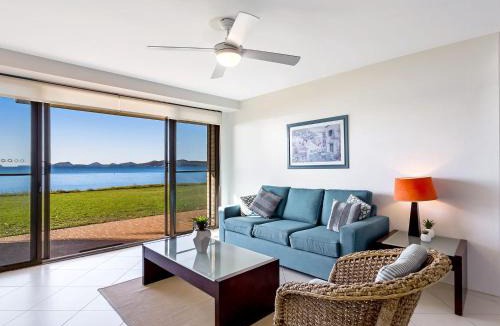 Soldiers Point Apartment | Harbourside Unit 2 7 Soldiers Point Road