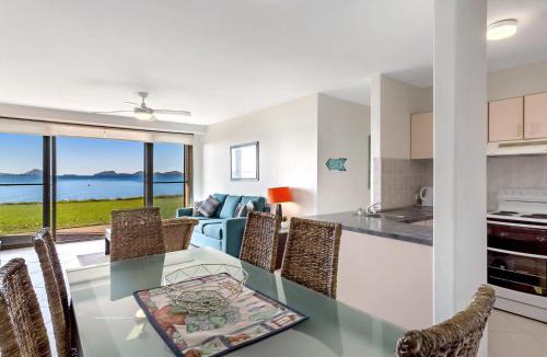 Soldiers Point Apartment | Harbourside Unit 2 7 Soldiers Point Road