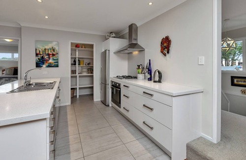 One Tree Point House | Harbourside Views - One Tree Point Holiday Home